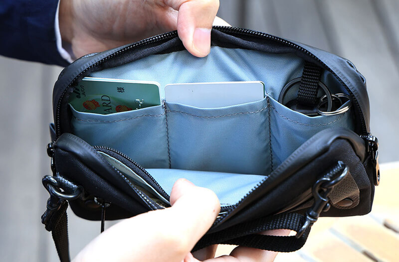 カードポケットは2カ所