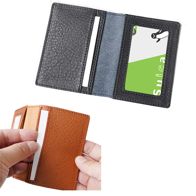 便利なカードポケット付き