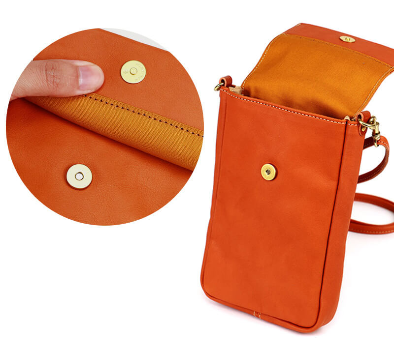 メインの収納部はマグネットホック付き。中身の飛び出しを防ぎます。