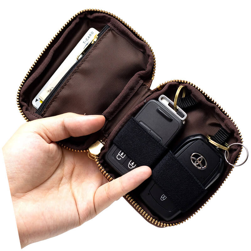 スマートキー２本を収納できる『キーポーチ』