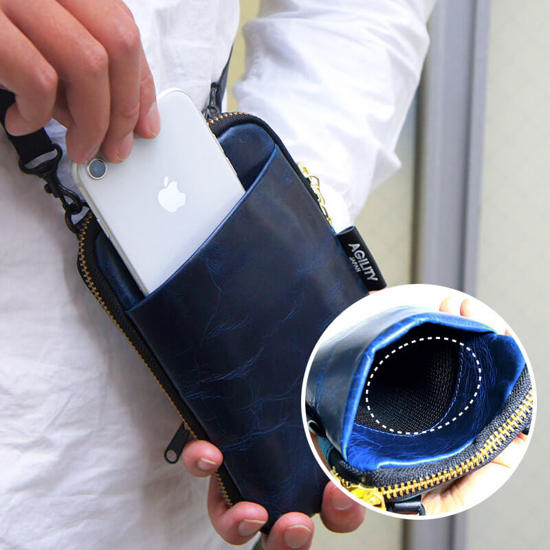 外ポケットはスマホ収納に最適