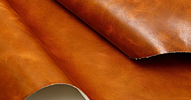 アンティークのような風合いが魅力、キップワックスレザー