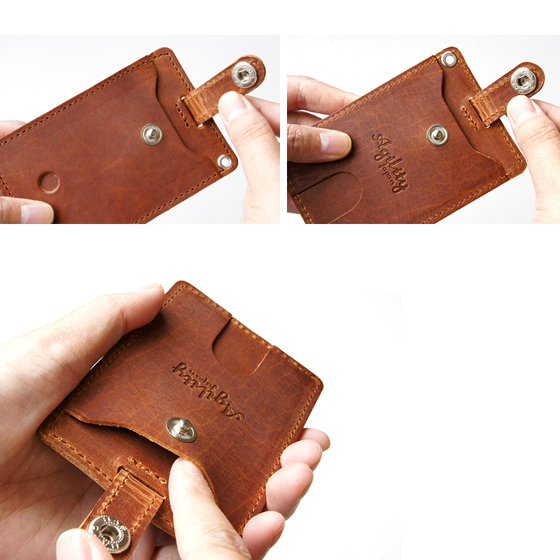 表・裏両面に1つずつ、カードポケットが付いています。