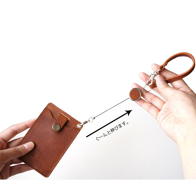 最大40cmまで伸長するリールコード付き。