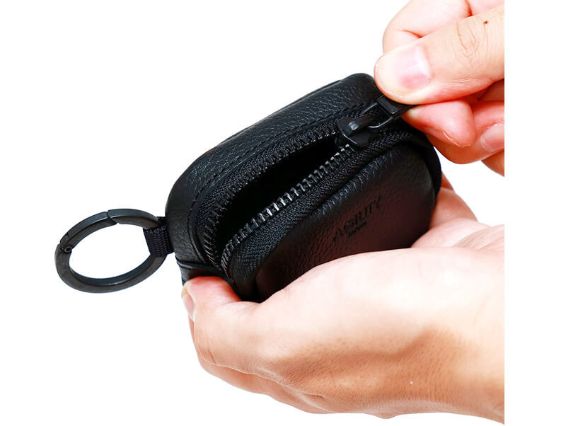 ファスナーは安心のYKK社製。