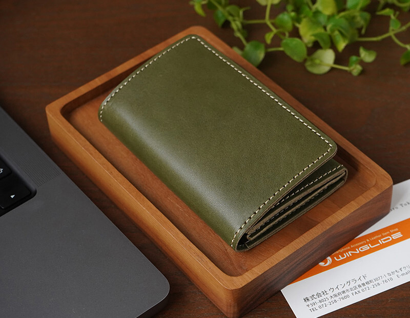 栃木レザー名刺ケース「ソーシャル」は、出会いをスマートに演出し、大切なビジネスシーンやプライベートの交流に上質な印象をプラスします。