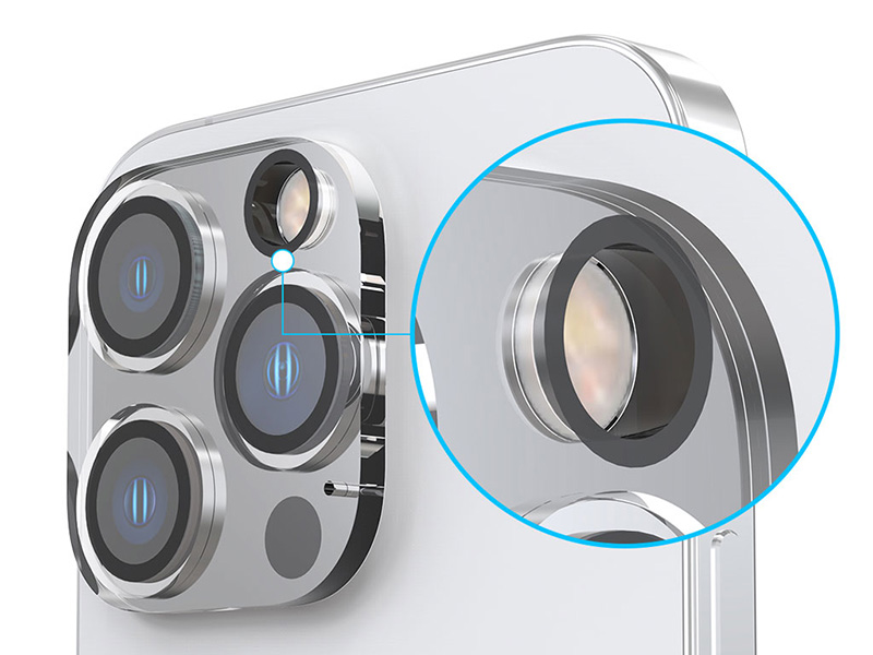 カメラレンズ以外にもフラッシュもカバー