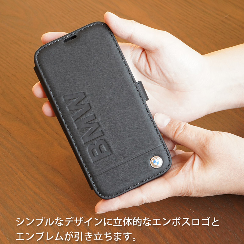 立体的なエンボスロゴとメタルエンブレム