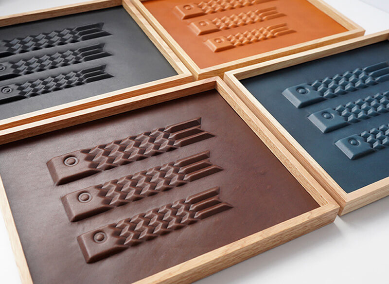 使うほどに味わい深く変化する、国産のレザーを使用しています。