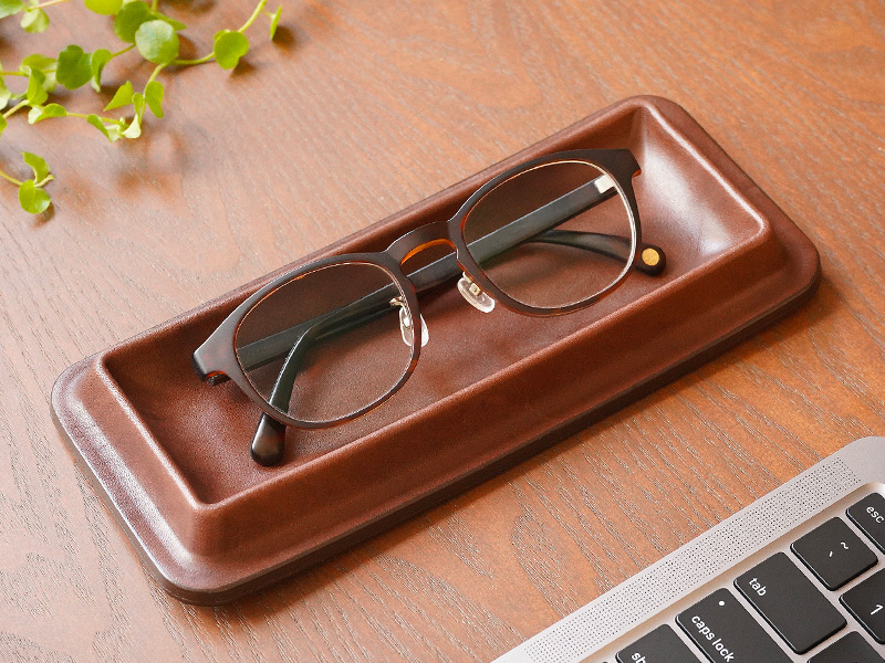 お気に入りのアイテムの置き場としてレザートレーMサイズ