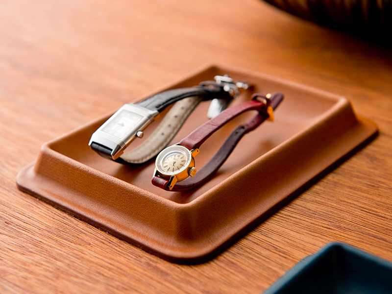 素材の特性を最大限に生かしたレザートレーSサイズ