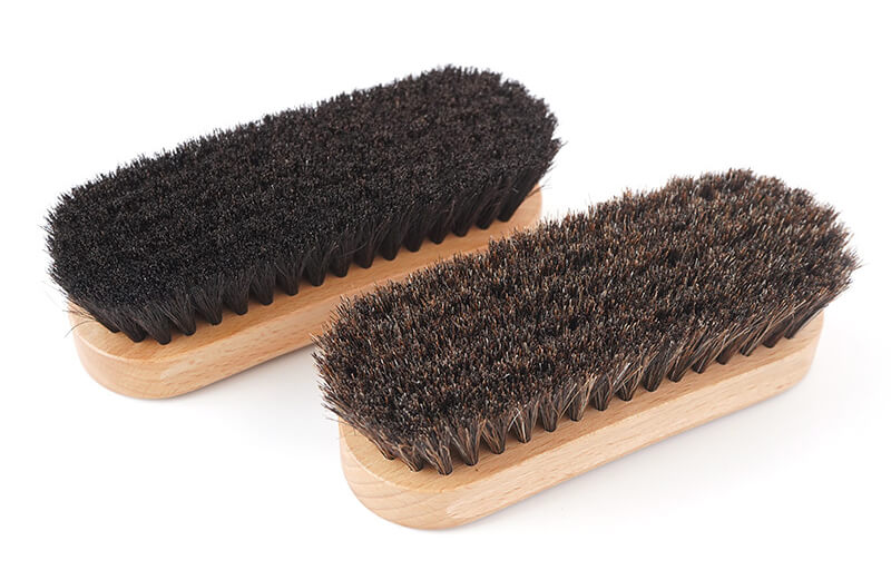 毛の色はブラウン、ブラックの2色展開です。