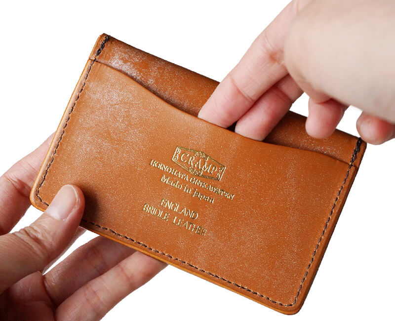 背面にカード収納が可能