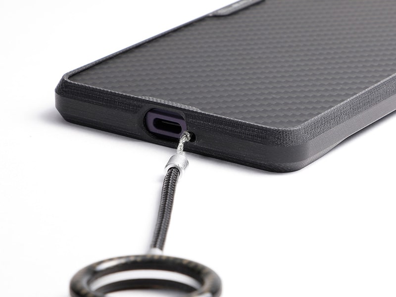 バンパーにストラップを装着した様子