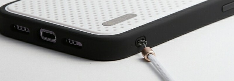 ストラップホールあり