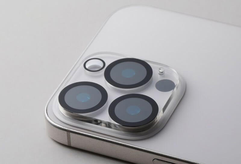 本体色やケースと馴染みやすいクリアタイプ