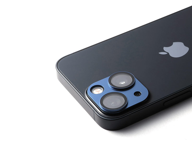 プロテクターの大きさは、iPhoneのカメラ部よりも僅かに小さくなるよう設計されていますので、DEFF製のケースはもちろん、多くのケースと合わせられます。