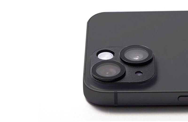 iPhone 14シリーズのカメラユニットをしっかり守るプロテクター
