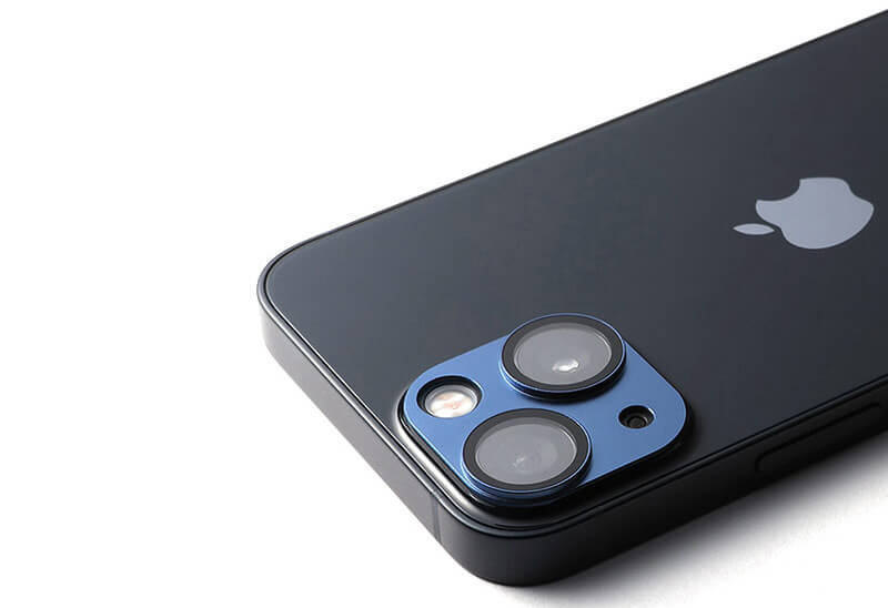 Proモデルにのみ搭載されているLiDARセンサー穴は、センサー稼働時のカメラのレンズ選択とオートフォーカスの誤動作を発生させない様に配慮しています。