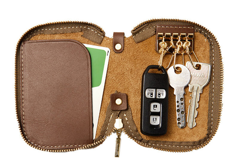 スマートキー＆カードも収納可能