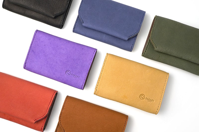 フィンランドで生息するエルクの革を使用