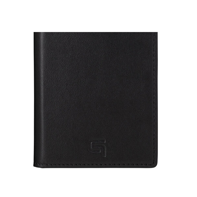 発色の良さと手になじむ柔らかさが特徴のイタリアンレザー