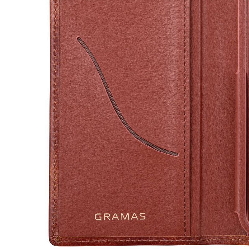 縦横2点でカードを固定することで脱落を防ぐカードポケット“RIPPLE”と、大きめのフリーポケットが付いています。