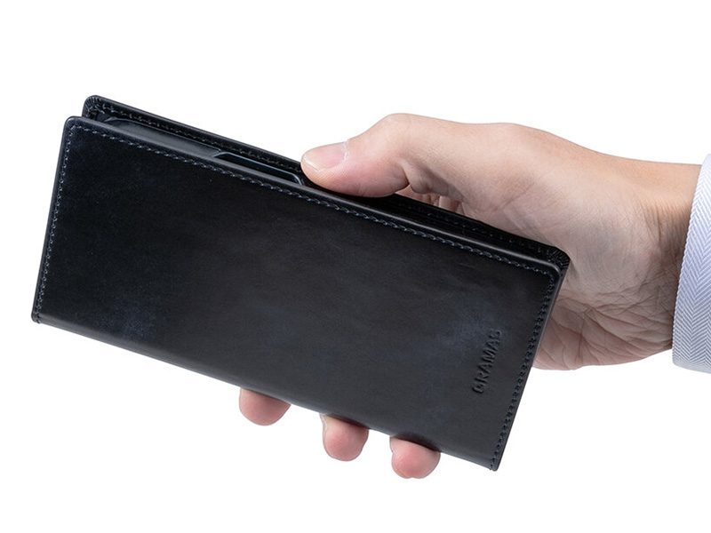 『G-FOLIO ミュージアムカーフレザー フォリオケース』はマグネットフラップ機能付き