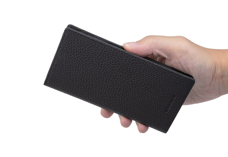 『G-FOLIO シュランケンカーフレザー フォリオケース』はマグネットフラップを採用