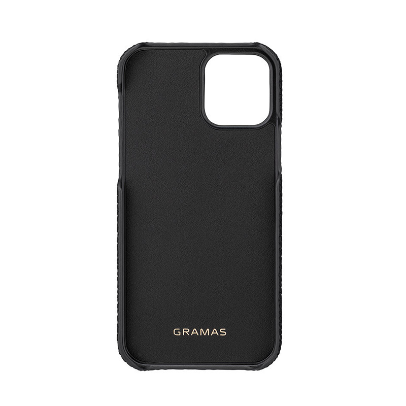 iPhone背面ケース。GRAMAS グラマス Shrunken-calf Leather Shell Case。ポリカーボネート芯材のエッジ部分をレザーと同色の専用塗料で仕上げる、ケース内側にも本革を貼るなど、細部の丁寧な作り込みがケースの質感をより一層高めています。
