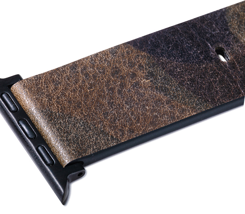 動物の生きた証ともいえるシワや傷痕などの自然の刻印がそのまま活かされた、表情豊かで個性的な素材です。