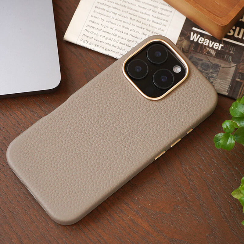 シュリンクレザー×マットゴールドの輝き