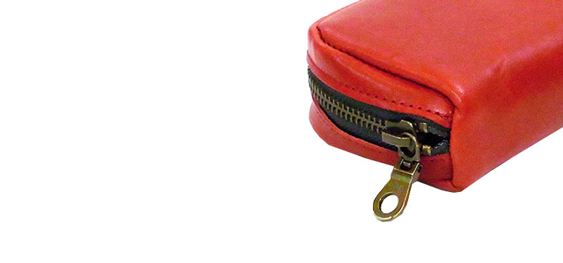 ファスナーは5サイズYKK金属ジップ。おしゃれなデザインのファスナーです。