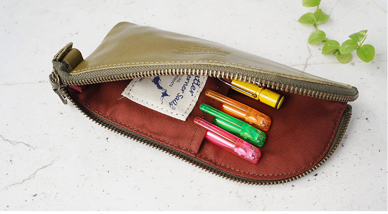 遊びゴコロのあるバイカラー配色