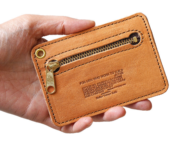 素朴で優しい手触りのパスケース