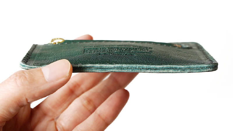 スリムでかさばらないパスケース