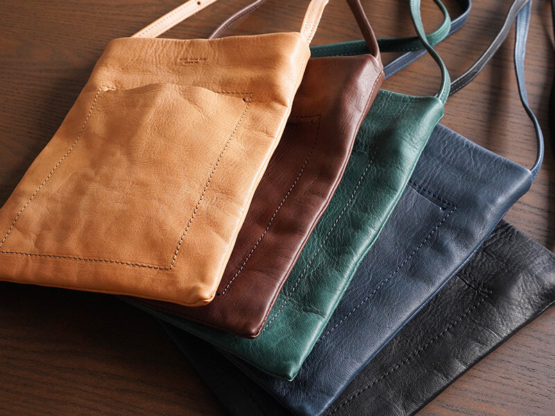 しっとりと柔らかい馬革を使用しています。