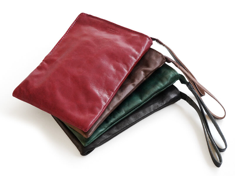 しっとりと柔らかい馬革を使用しています。