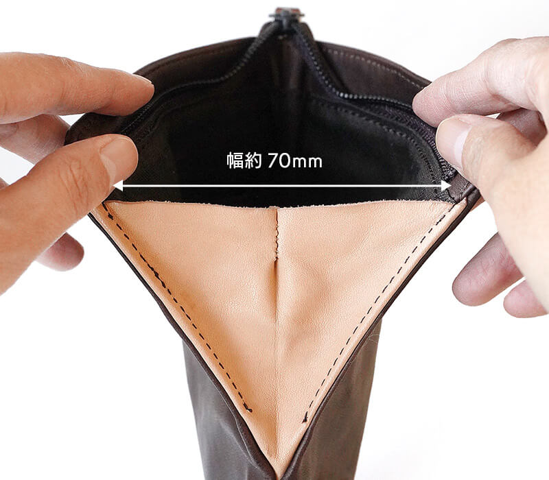 内ポケットにブランドタグ