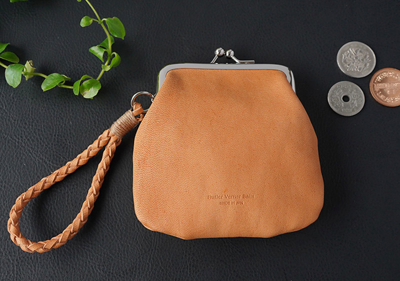 しっとりと柔らかい馬革を使用しています