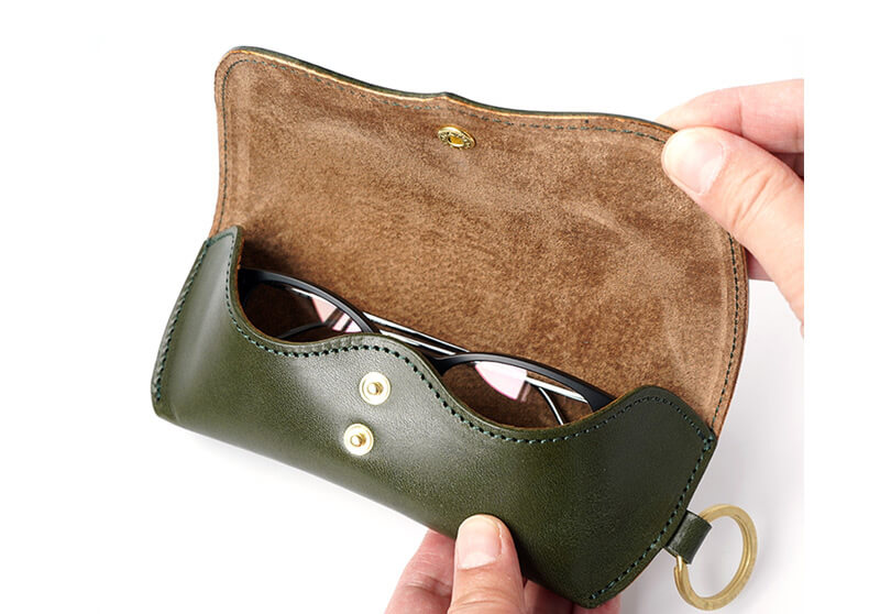 ソフトな裏地がメガネを保護