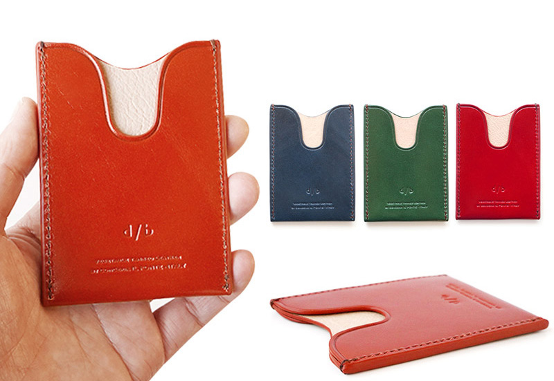 かさばらないスリムでコンパクトな両面パスケース