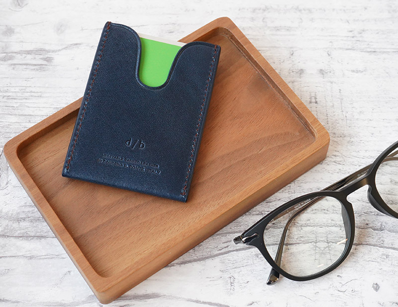 本革ならではのエイジング（経年変化）も存分に楽しんでいただける逸品です。