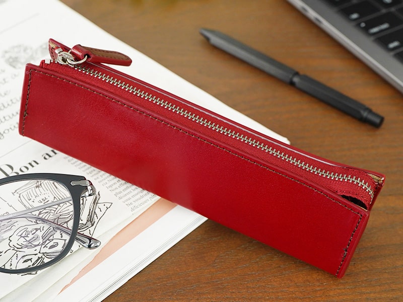 レッドのペンケース