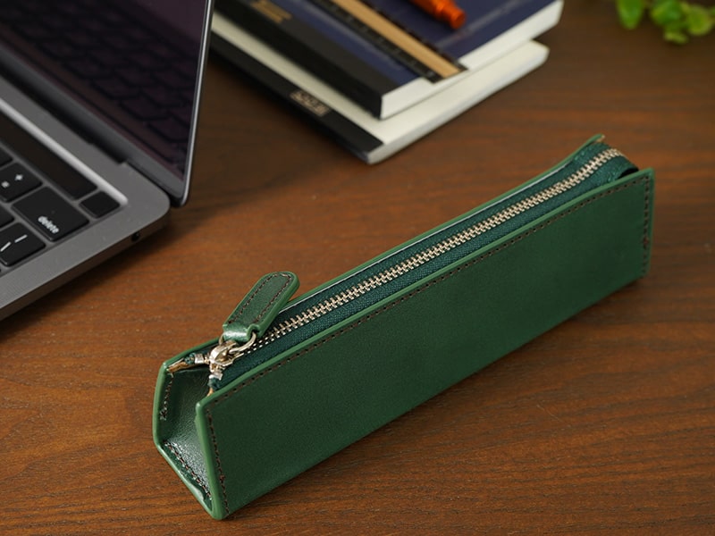 グリーンのペンケース