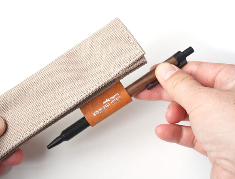 レザータグのペンホルダー