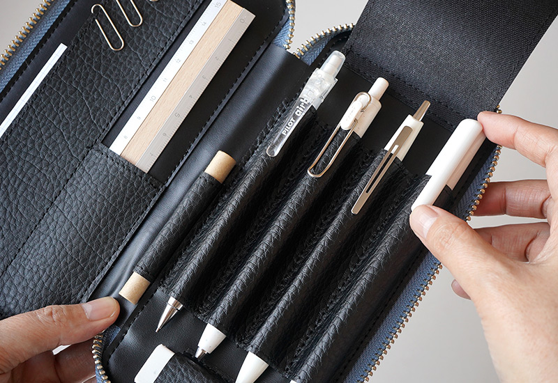 厳選されたお気に入りの文具と一緒に