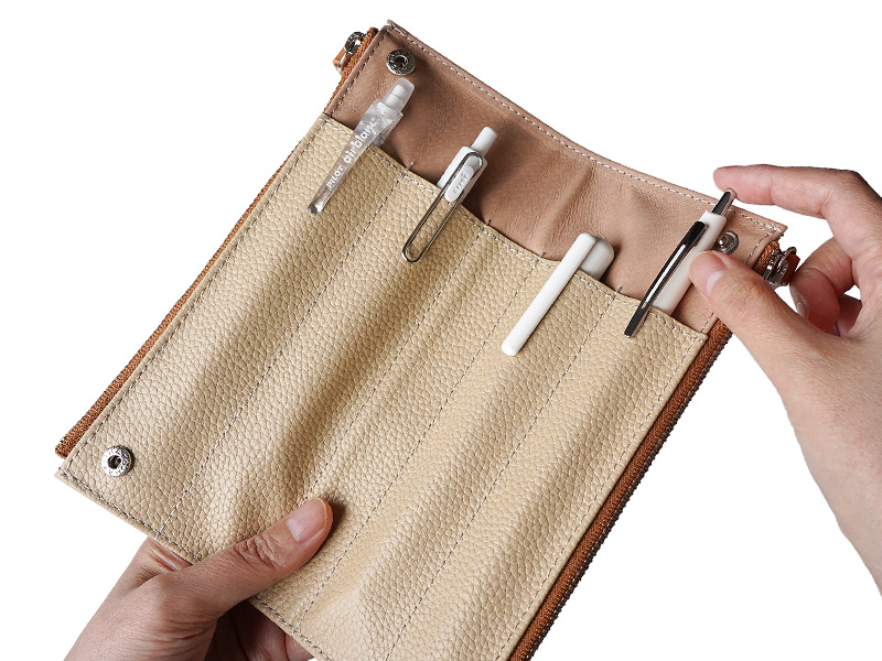 4本差しの革ペンケース