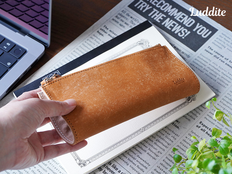 ライトベージュがおしゃれな本革レザー製ペンケース