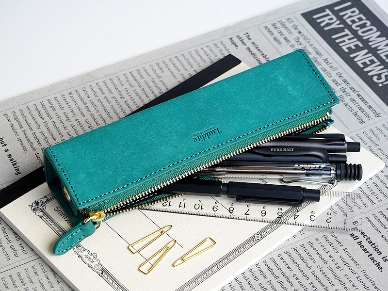 お気に入りの筆記具と一緒に